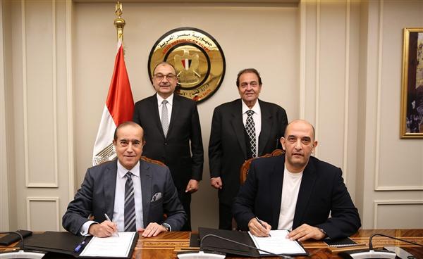 وزير قطاع الأعمال العام يشهد توقيع اتفاق تكميلي لتطوير قرية مجاويش بالغردقة